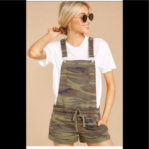 NWOT Z-Supply Camo Short Overalls Size Small